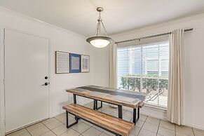 < 1 Mi to Beach: Galveston Condo w/ Fenced Patio