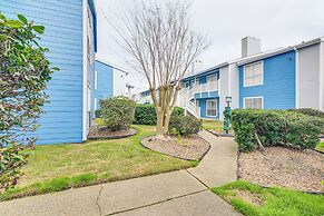 < 1 Mi to Beach: Galveston Condo w/ Fenced Patio