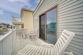 Steps to Beach: Townhome w/ Balcony in Ocean City