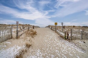 Steps to Beach: Townhome w/ Balcony in Ocean City