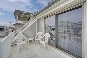 Steps to Beach: Townhome w/ Balcony in Ocean City