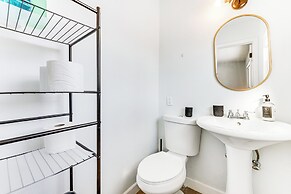 4 Mi to Dtwn: Contemporary Gem in Colorado Springs