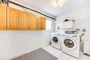 4 Mi to Dtwn: Contemporary Gem in Colorado Springs