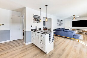 4 Mi to Dtwn: Contemporary Gem in Colorado Springs