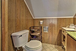 Walk to Green Lake & Beach: Cozy Cabin w/ Deck