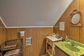 Walk to Green Lake & Beach: Cozy Cabin w/ Deck