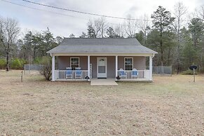 3 Mi to Greers Ferry Lake: Home w/ Screened Patio