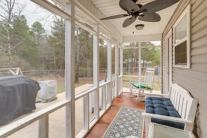 3 Mi to Greers Ferry Lake: Home w/ Screened Patio