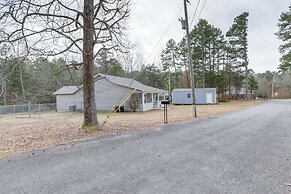 3 Mi to Greers Ferry Lake: Home w/ Screened Patio