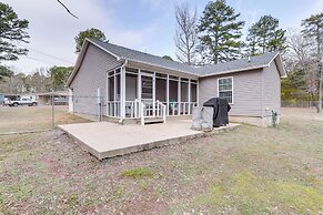 3 Mi to Greers Ferry Lake: Home w/ Screened Patio