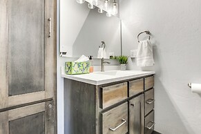 Boat Dock: Riverfront Oconto Home!