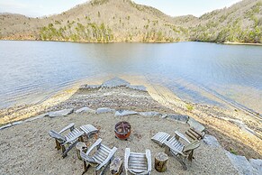 Direct Lake Access & Fire Pit: Tuckasegee Cottage!