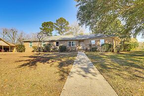 4 Mi to Dtwn Tuscaloosa: Home w/ Cozy Den!