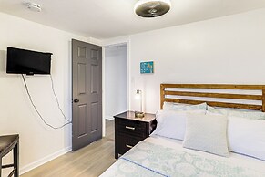 Walk to Beaches & Marina: Fortescue Hideaway