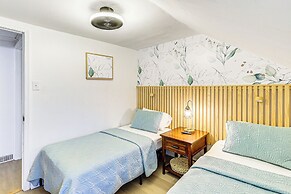 Walk to Beaches & Marina: Fortescue Hideaway