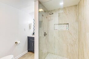 Walk to Beaches & Marina: Fortescue Hideaway