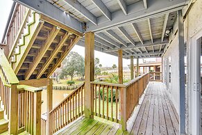 7 Mi to Kemah Boardwalk: Waterfront Houston Condo