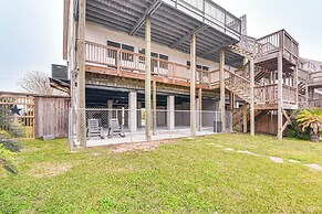 7 Mi to Kemah Boardwalk: Waterfront Houston Condo