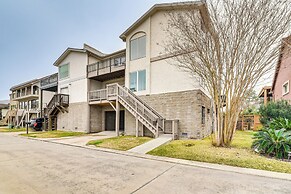 7 Mi to Kemah Boardwalk: Waterfront Houston Condo