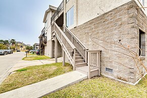 7 Mi to Kemah Boardwalk: Waterfront Houston Condo