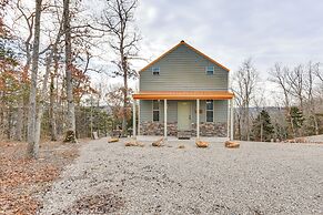 Covered Porch & Fire Pit: Cabin in Richland