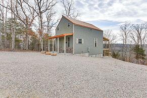 Covered Porch & Fire Pit: Cabin in Richland