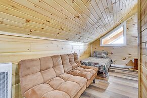 Covered Porch & Fire Pit: Cabin in Richland