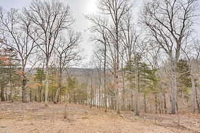 Covered Porch & Fire Pit: Cabin in Richland