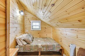 Covered Porch & Fire Pit: Cabin in Richland