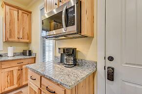 Covered Porch & Fire Pit: Cabin in Richland