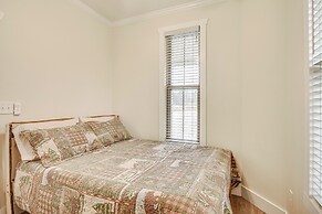 Covered Porch & Fire Pit: Cabin in Richland