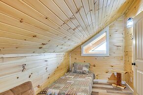 Covered Porch & Fire Pit: Cabin in Richland