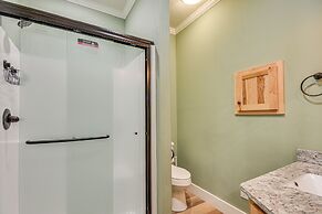 Covered Porch & Fire Pit: Cabin in Richland