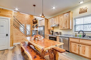 Covered Porch & Fire Pit: Cabin in Richland