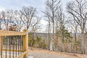 Covered Porch & Fire Pit: Cabin in Richland