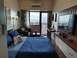 Air Residences-Modern studio w/ City skyline view
