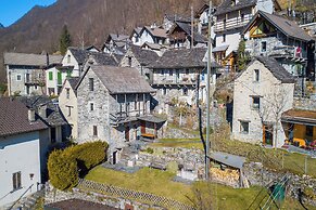Rustico Over The Bridge Verzasca 2