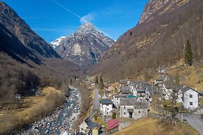 Rustico Over The Bridge Verzasca 2