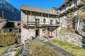 Rustico Over The Bridge Verzasca 2