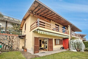 Amirovista Lake View & Shared Pool