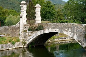 Amirovista Lake View & Shared Pool