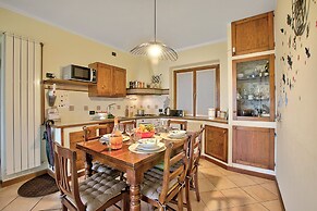 Amirovista Lake View & Shared Pool