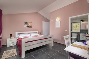 Countryside Apartment Pius 2 Floor 1st
