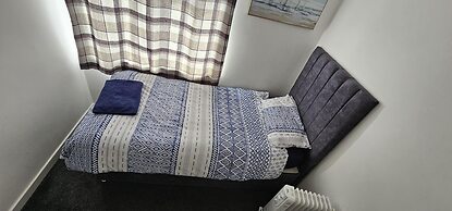 Cozy 3-bed House in Dagenham