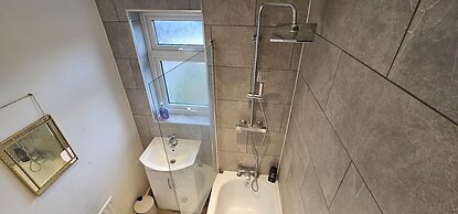 Cozy 3-bed House in Dagenham