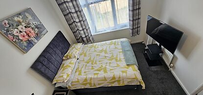 Cozy 3-bed House in Dagenham