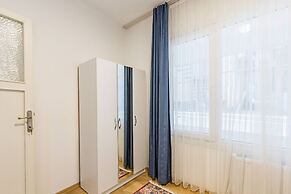 Charming Kadıköy Apartment With City Views