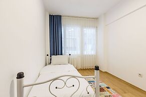 Charming Kadıköy Apartment With City Views