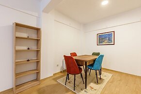 Charming Kadıköy Apartment With City Views