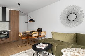 Lion Apartments -DOKI LifeStyle&FoodHall